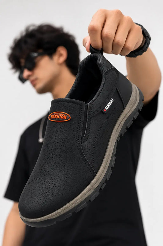 Trailwalk Slip-On – Jet Black