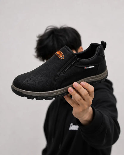 Trailwalk Slip-On – Jet Black